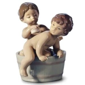 Vintage Lladro bath time #6411 Miguel Angel santaeulalia 1997